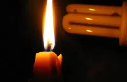 Vecinos del barrio El Carmen exigen respuestas ante los reiterados cortes de luz: “Así no se puede vivir”