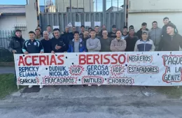 Trabajadores de Acerías Berisso denuncian abandono empresarial y exigieron respuestas en la casa de uno de los dueños