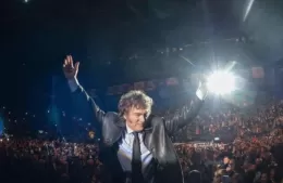 Detrás del show español de Milei y su banda de rock en el mítico Luna Park, se esconde la cruel realidad