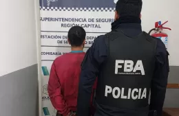 La policía localizó a un hombre con pedido de captura vigente