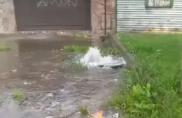 Una rotura de caño provocó una laguna en la calle 4