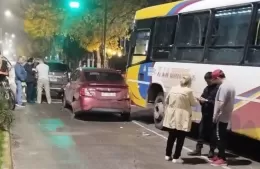 Choque en Génova y 156: dos autos y un micro
