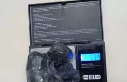 Aprehenden a un joven con cocaína y marihuana tras agredir a un policía