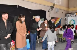 Entrega de insumos a la Escuela Primaria N° 25 de El Carmen