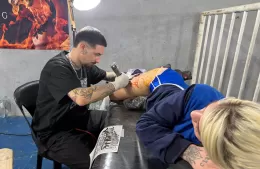 Berisso vive un encuentro de artistas del tatuaje, body piercing, emprendedores y música en vivo