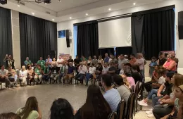 Cagliardi encabezó el plenario multisectorial pidiendo la unidad
