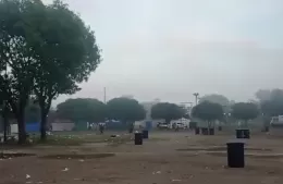 Tareas de limpieza en el Parque Cívico tras la Fiesta de la Fiesta de la Birra